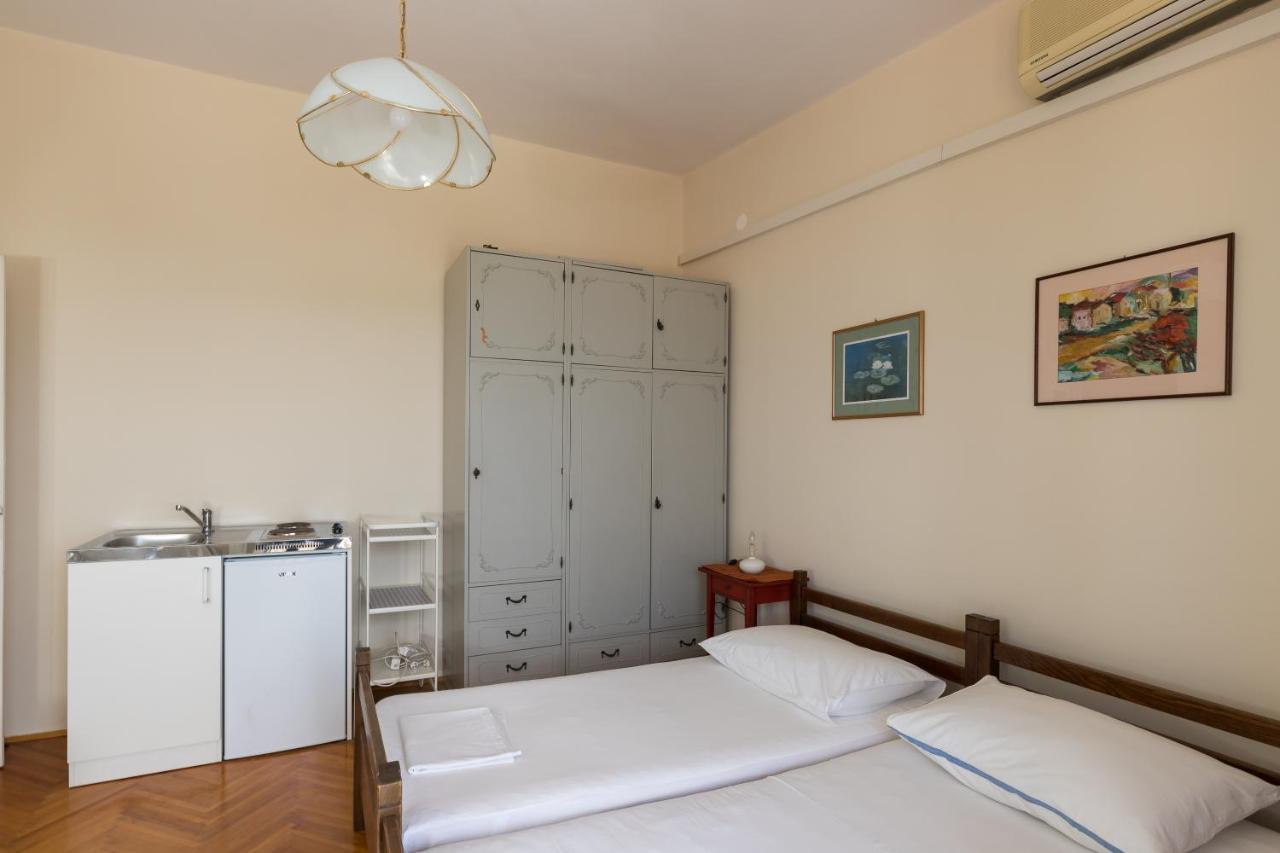 Maha Guest house *